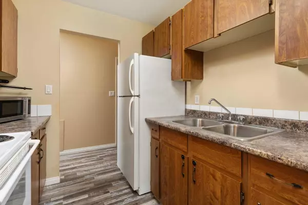 Camrose, AB T4V 4A6,5418 52 ST #106