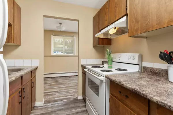 Camrose, AB T4V 4A6,5418 52 ST #106