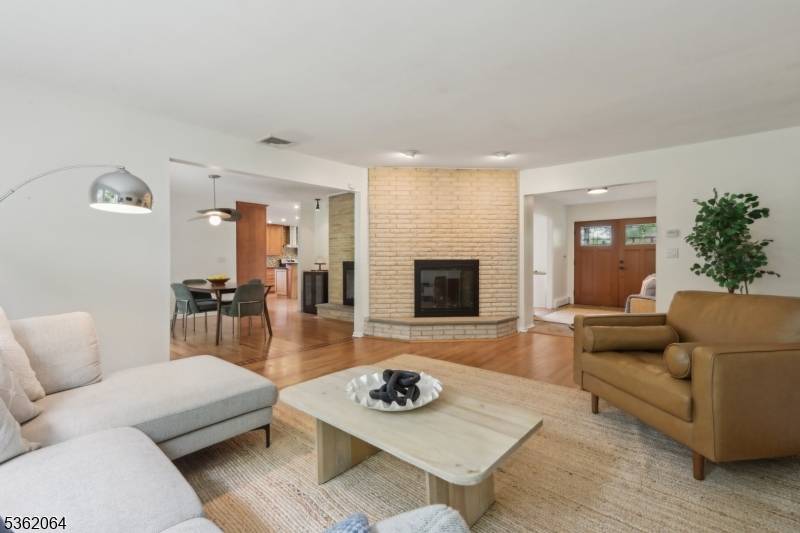 Morris Plains Boro, NJ 07950,70 Leamoor Dr