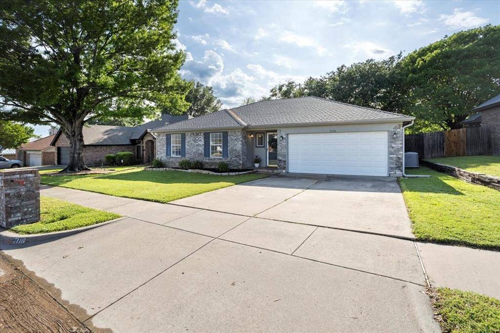 Benbrook, TX 76126,7116 Summerset Drive