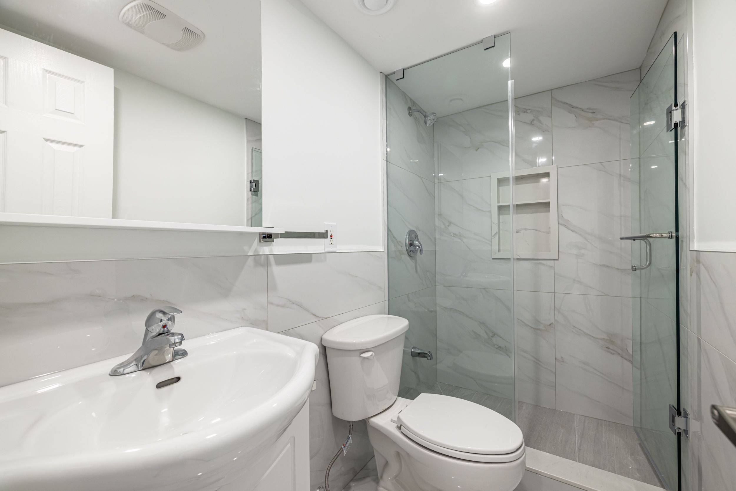 Toronto E04, ON M1P 1Y4,30 Mendip CRES #Lower