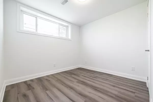 Toronto E04, ON M1P 1Y4,30 Mendip CRES #Lower