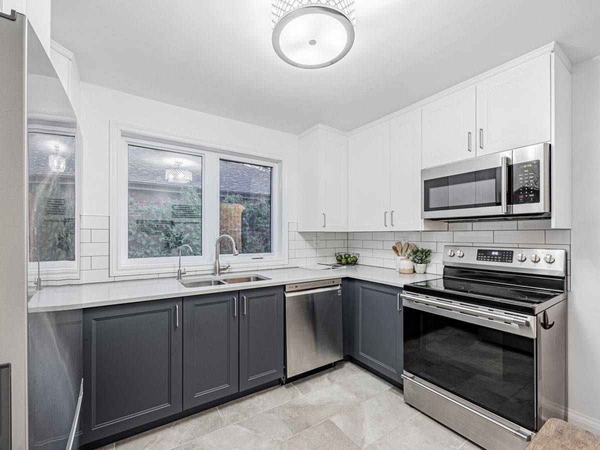 Oshawa, ON L1H 6A9,270 Highland AVE