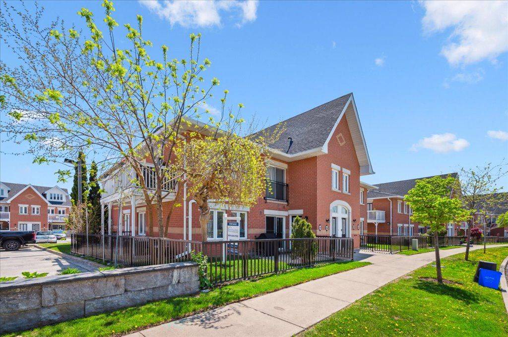 Burlington, ON L7L 6R7,1701 Lampman AVE #802