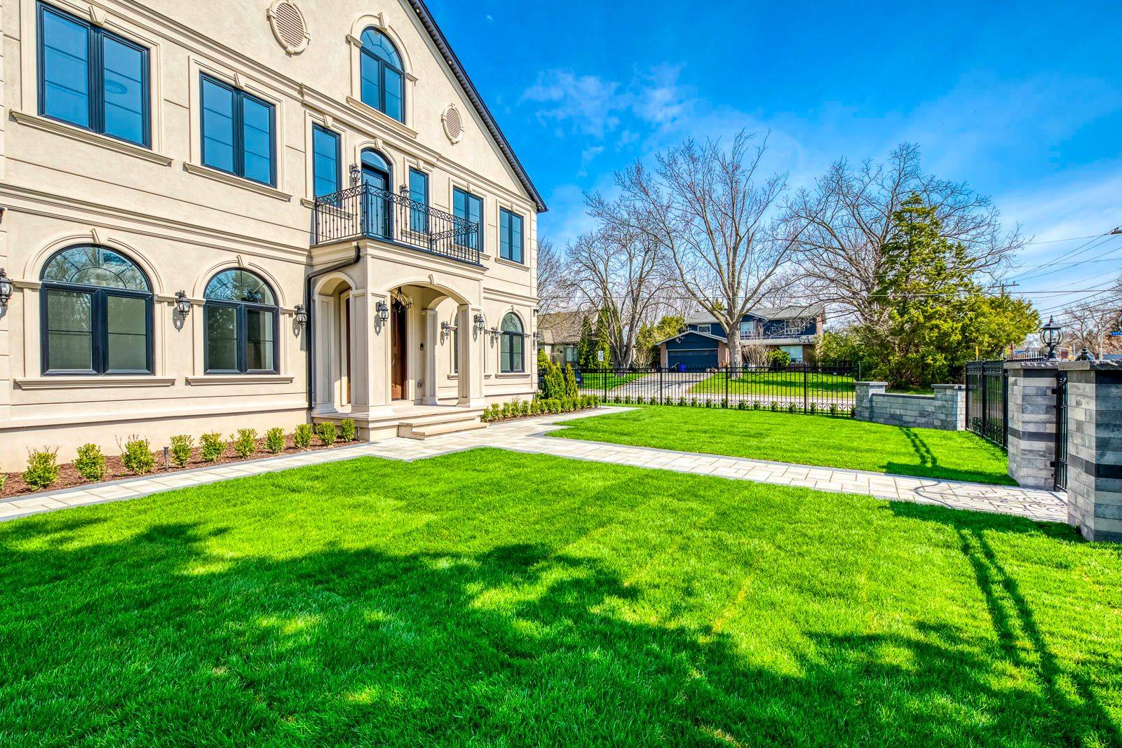Burlington, ON L7N 1N5,452 Rothesay PL