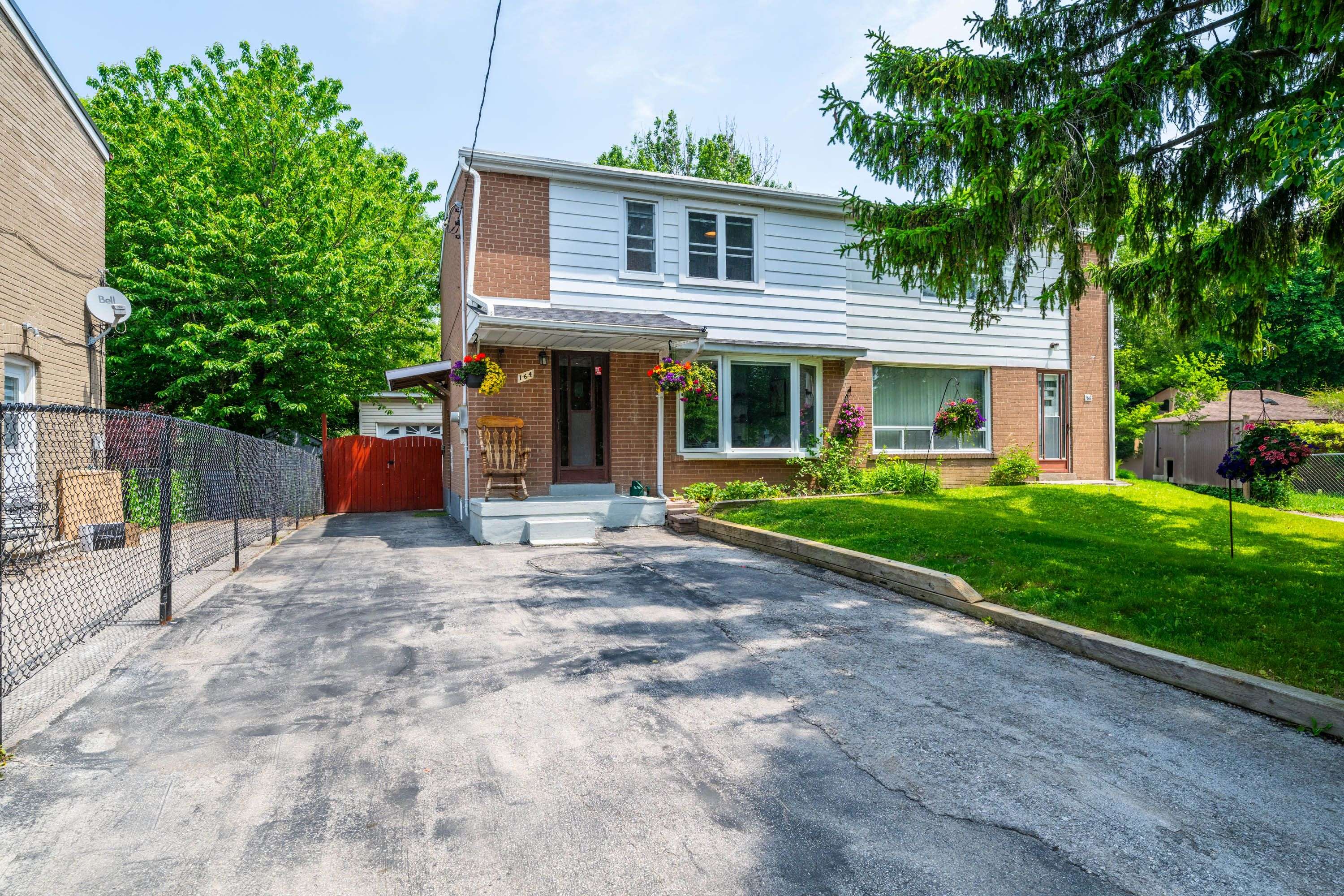 Toronto E04, ON M1K 2L5,164 Woodfern DR