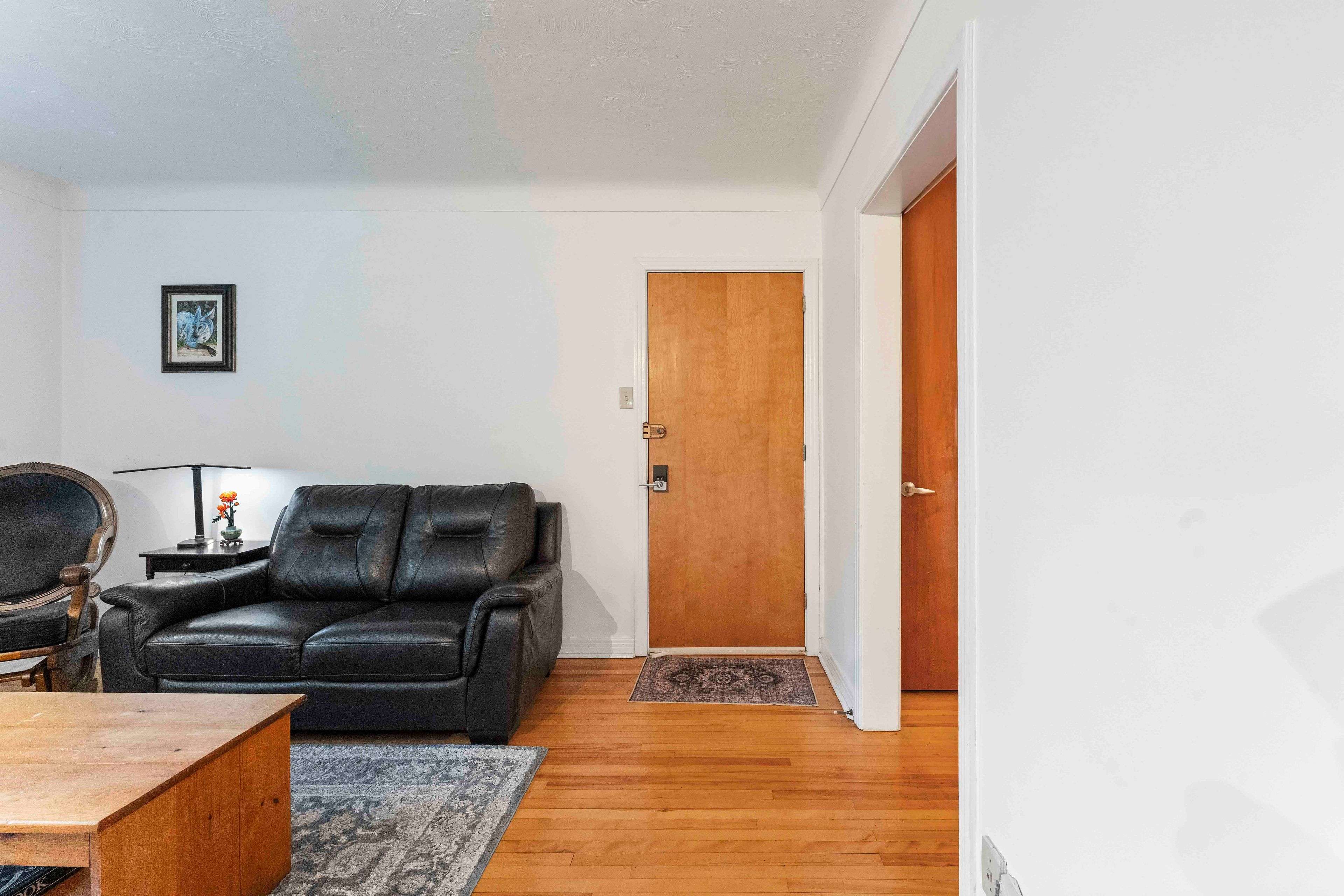 Carlington - Central Park, ON K1Z 6N5,964 Bakervale DR #2