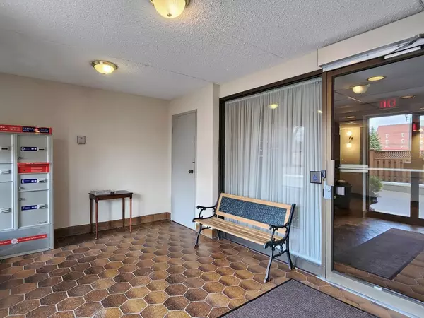 Aurora, ON L4G 1N8,15390 Yonge ST #203