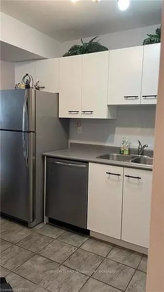 London North, ON N6G 4Y4,30 CHAPMAN CT #203