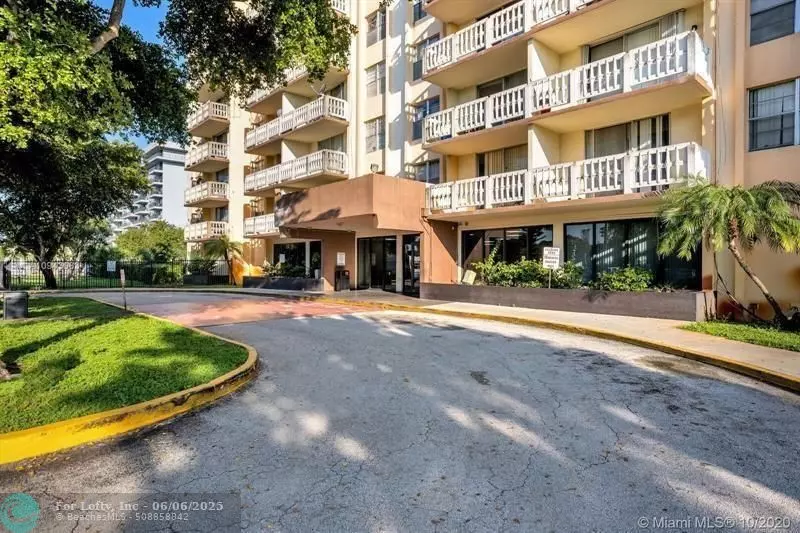 15600 NW 7th Ave #717, Miami, FL 33169