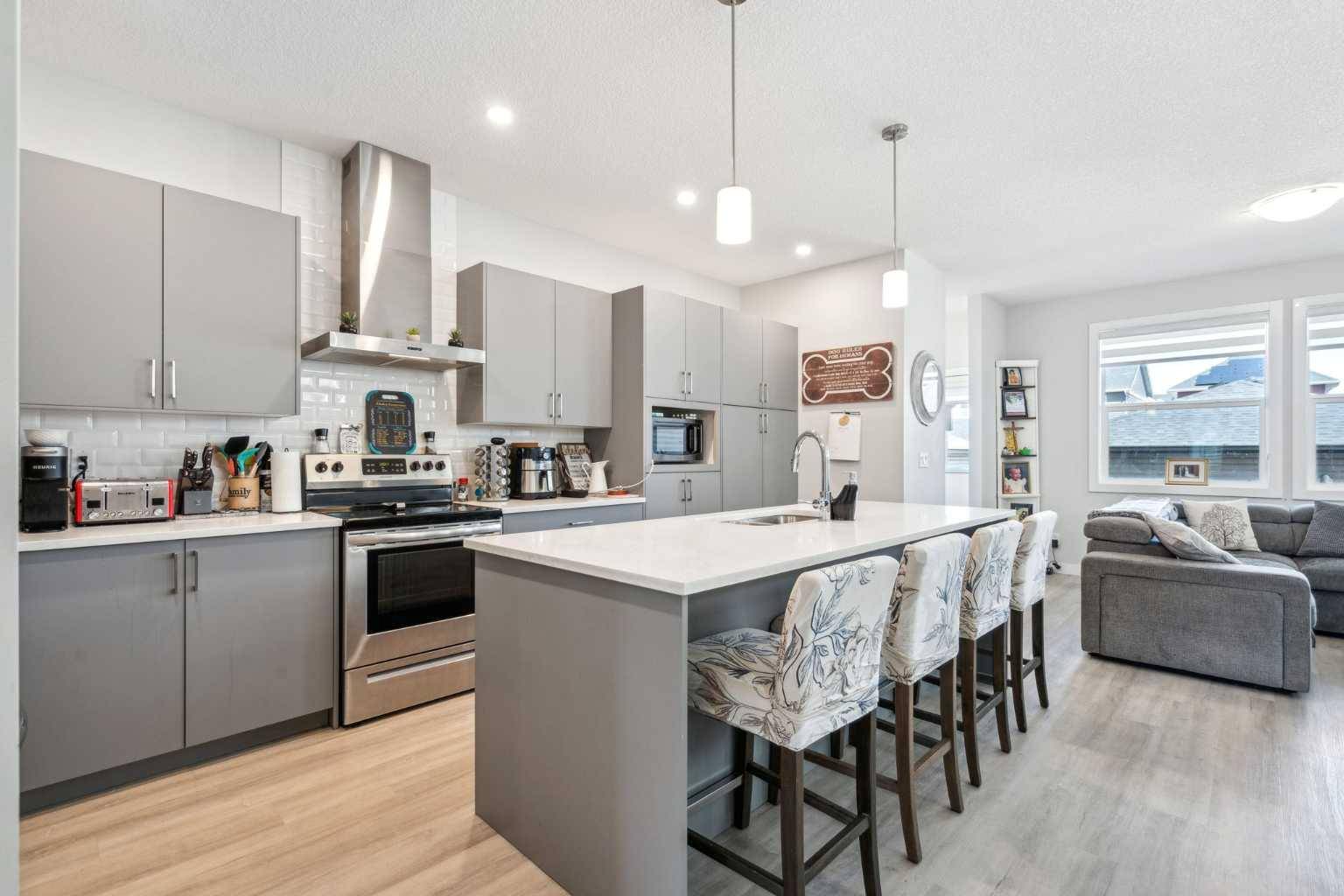 Airdrie, AB T4B 5H9,528 South Point PL Southwest