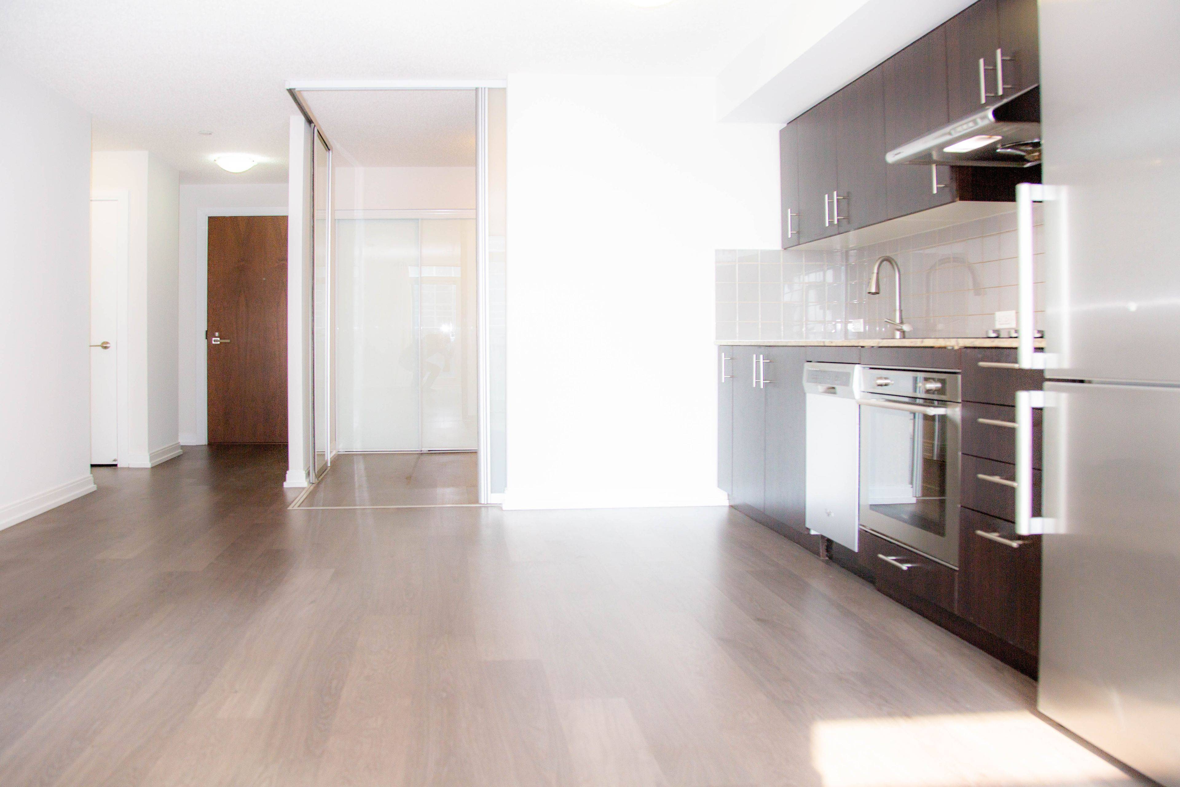 Toronto E07, ON M1S 0L7,255 Village Green SQ #2004