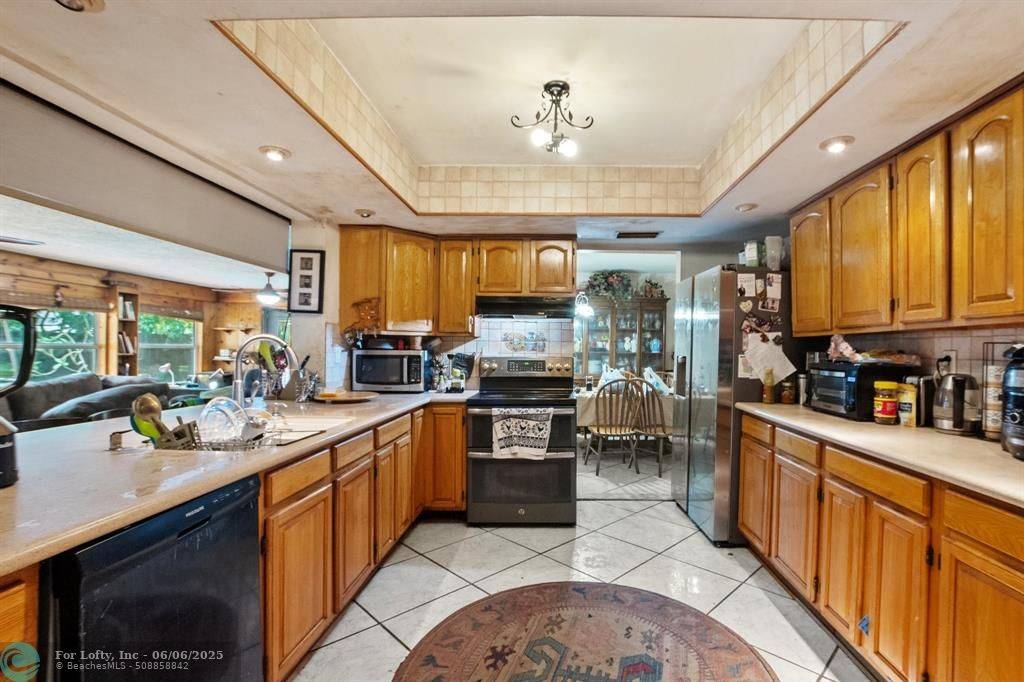 Plantation, FL 33317,5511 SW 8th St