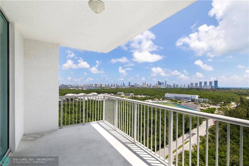 North Miami Beach, FL 33181,15051 ROYAL OAKS LN  #2106