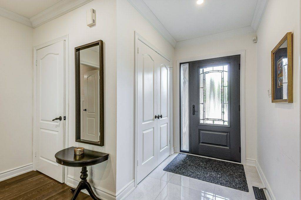 Oakville, ON L6M 3M8,2335 Ridge LNDG