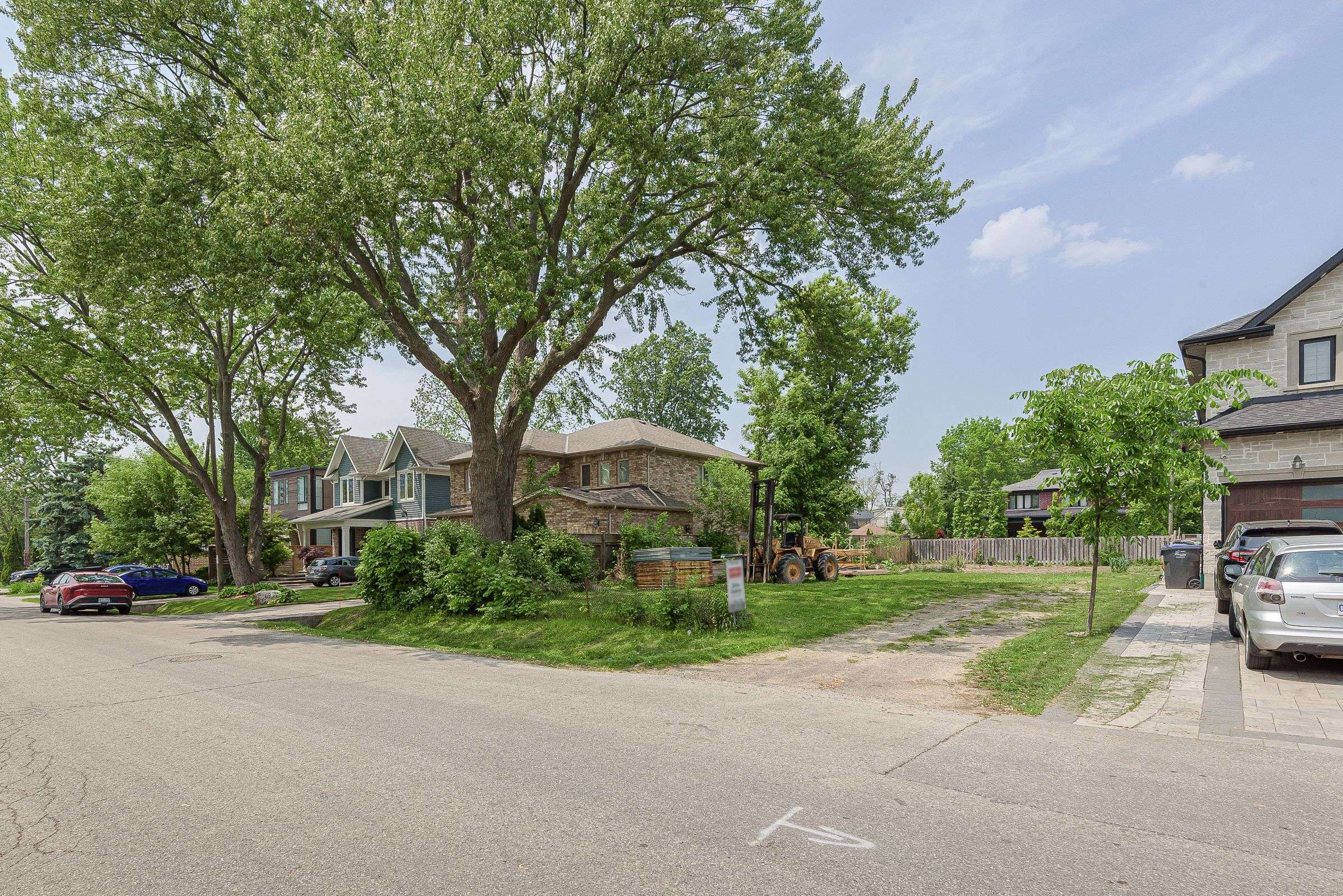 Mississauga, ON L5G 1S6,75 Troy ST