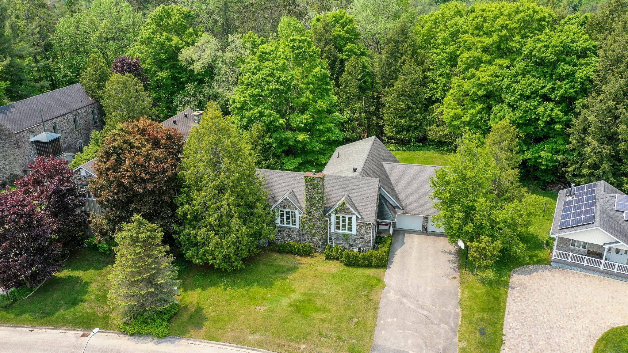 Bracebridge, ON P1L 1K5,17 Sadler DR