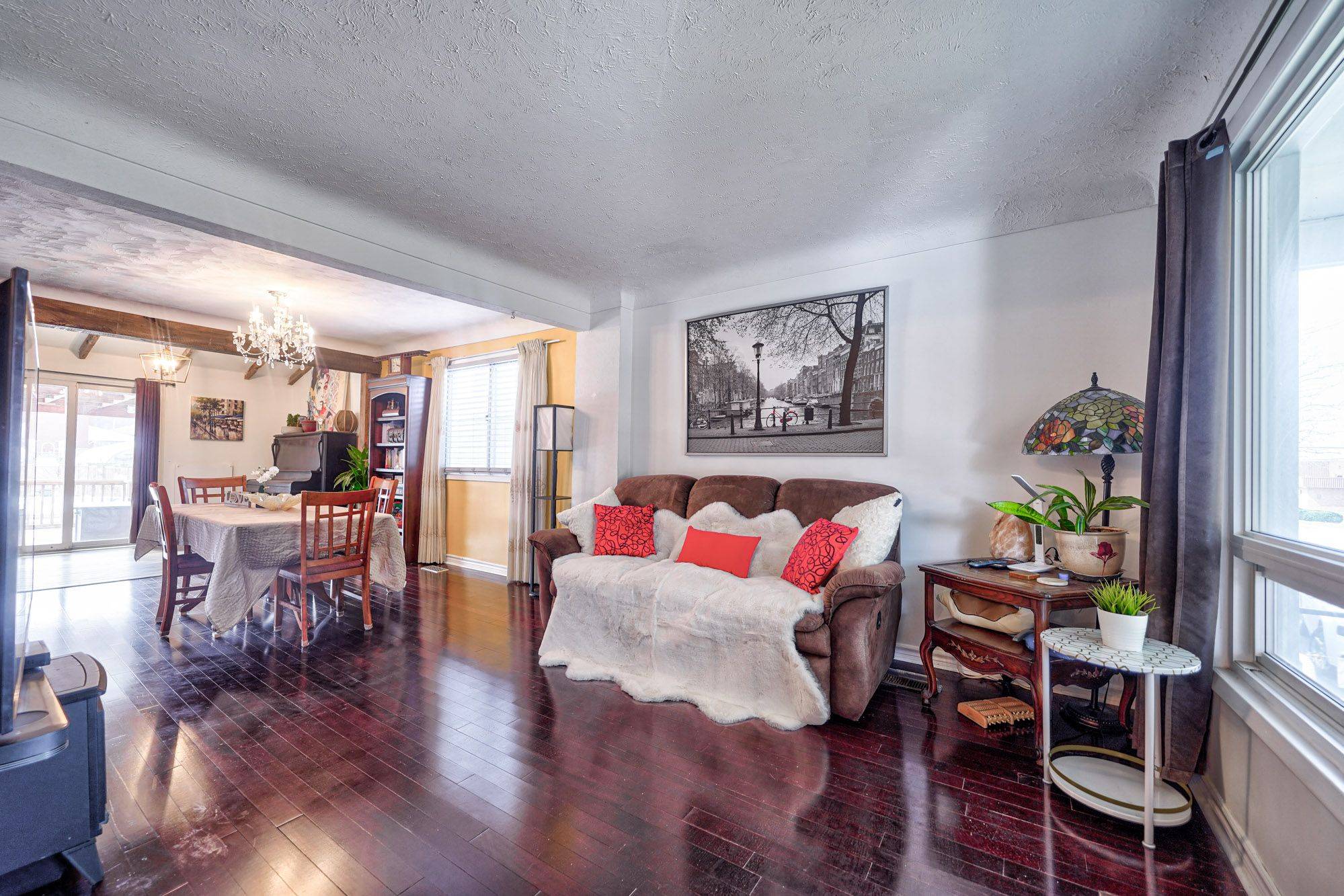 Hamilton, ON L8G 1M1,260 King ST E