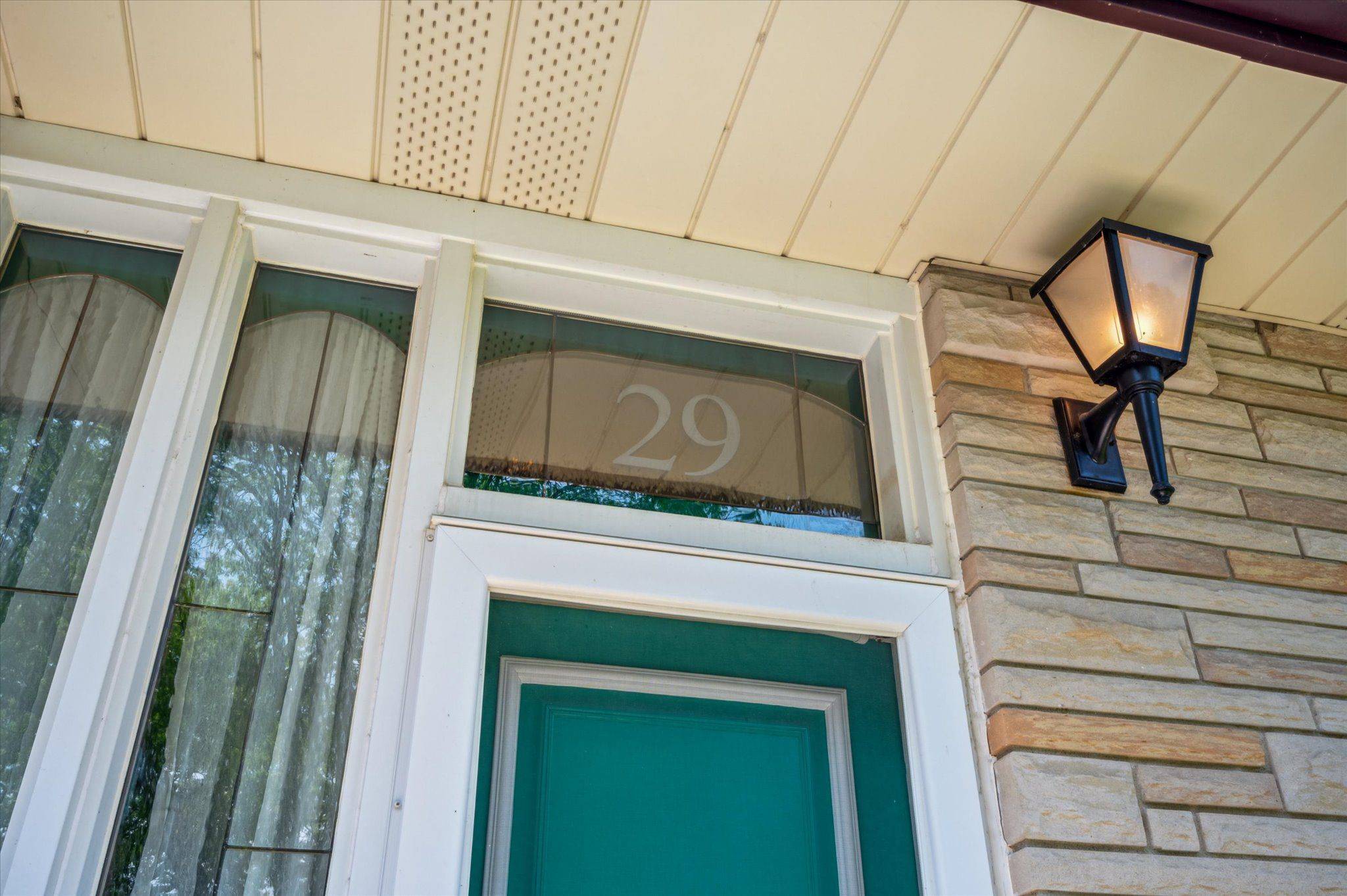 Guelph, ON N1G 2N1,29 Oak ST