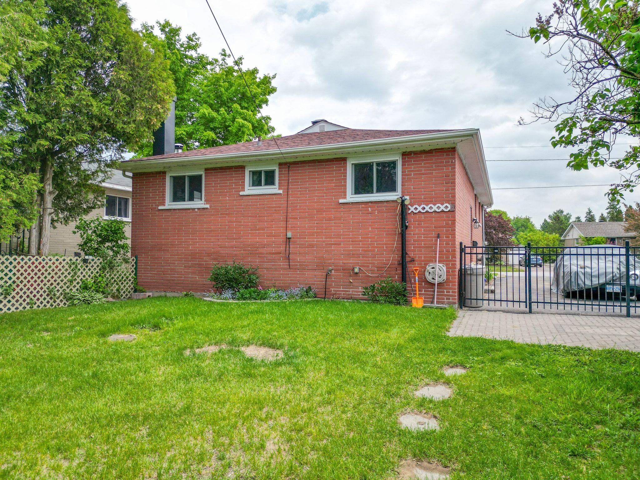 North Bay, ON P1A 2M3,235 Gladstone AVE