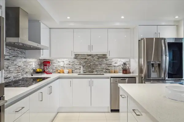 Toronto C01, ON M5V 2Y2,401 Queens Quay W #503