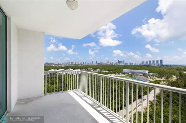 North Miami Beach, FL 33181,15051 ROYAL OAKS LN #2106