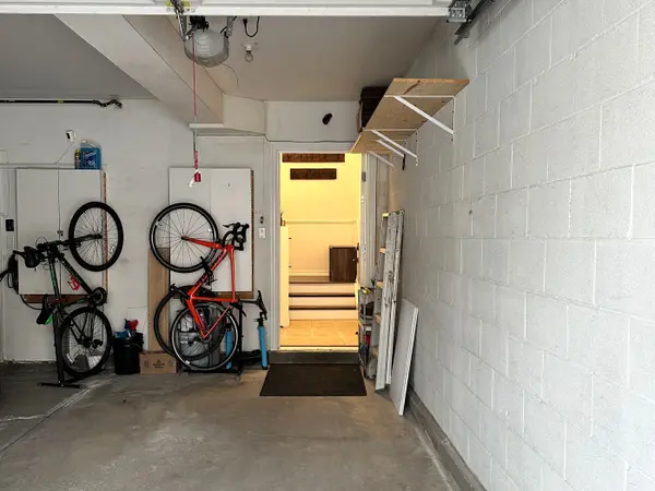 1437 Lakeshore RD E #302, Mississauga, ON L5E 0A2