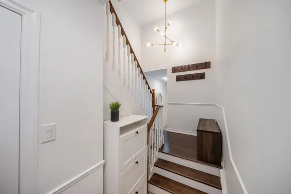 1437 Lakeshore RD E #302, Mississauga, ON L5E 0A2