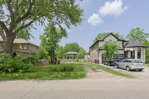 75 Troy ST, Mississauga, ON L5G 1S6