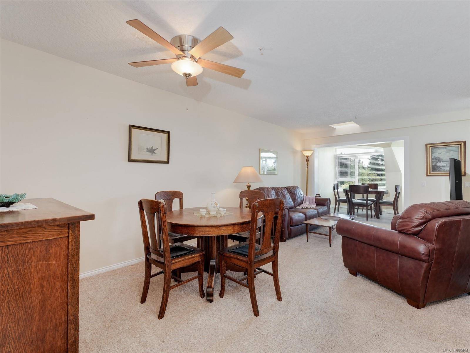 Saanich, BC V8P 5T7,1521 CHURCH Ave #406