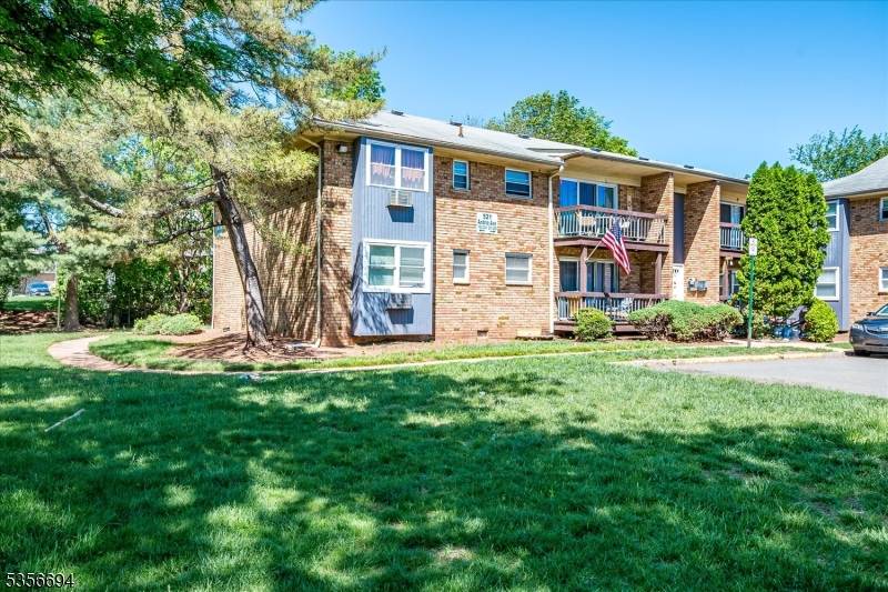 Hillsborough Twp., NJ 08844,521 Andria Ave #202