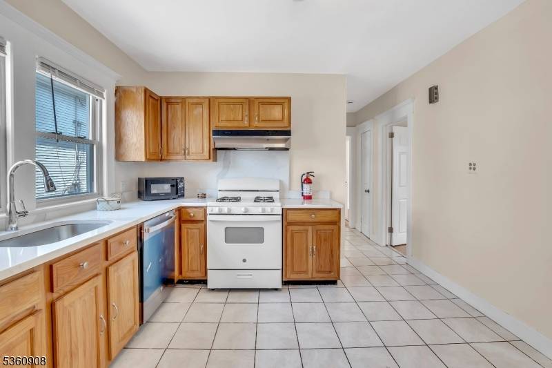 Clifton City, NJ 07011,21 E 5Th St #1