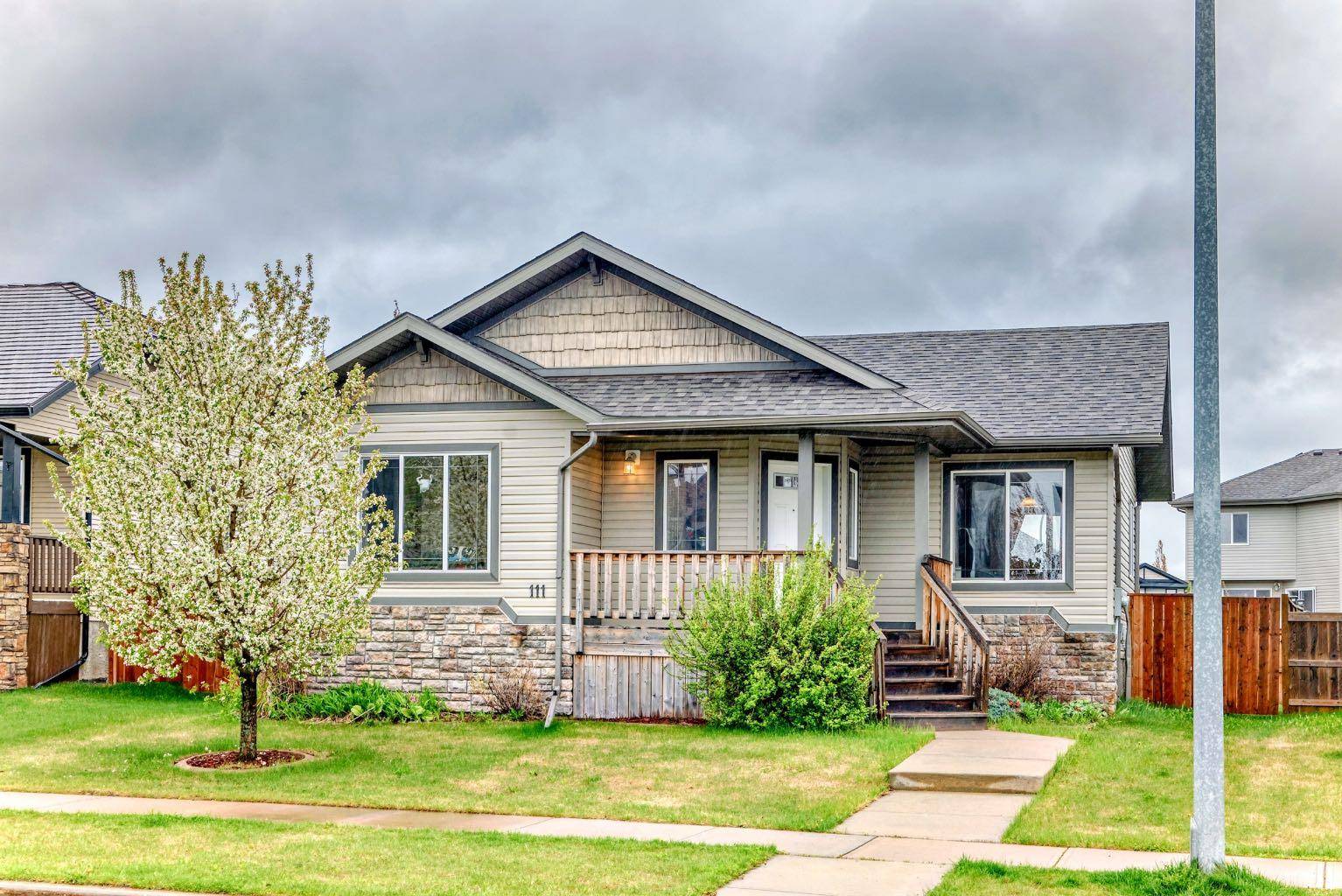 111 Vanier DR, Red Deer, AB T4R 0E8