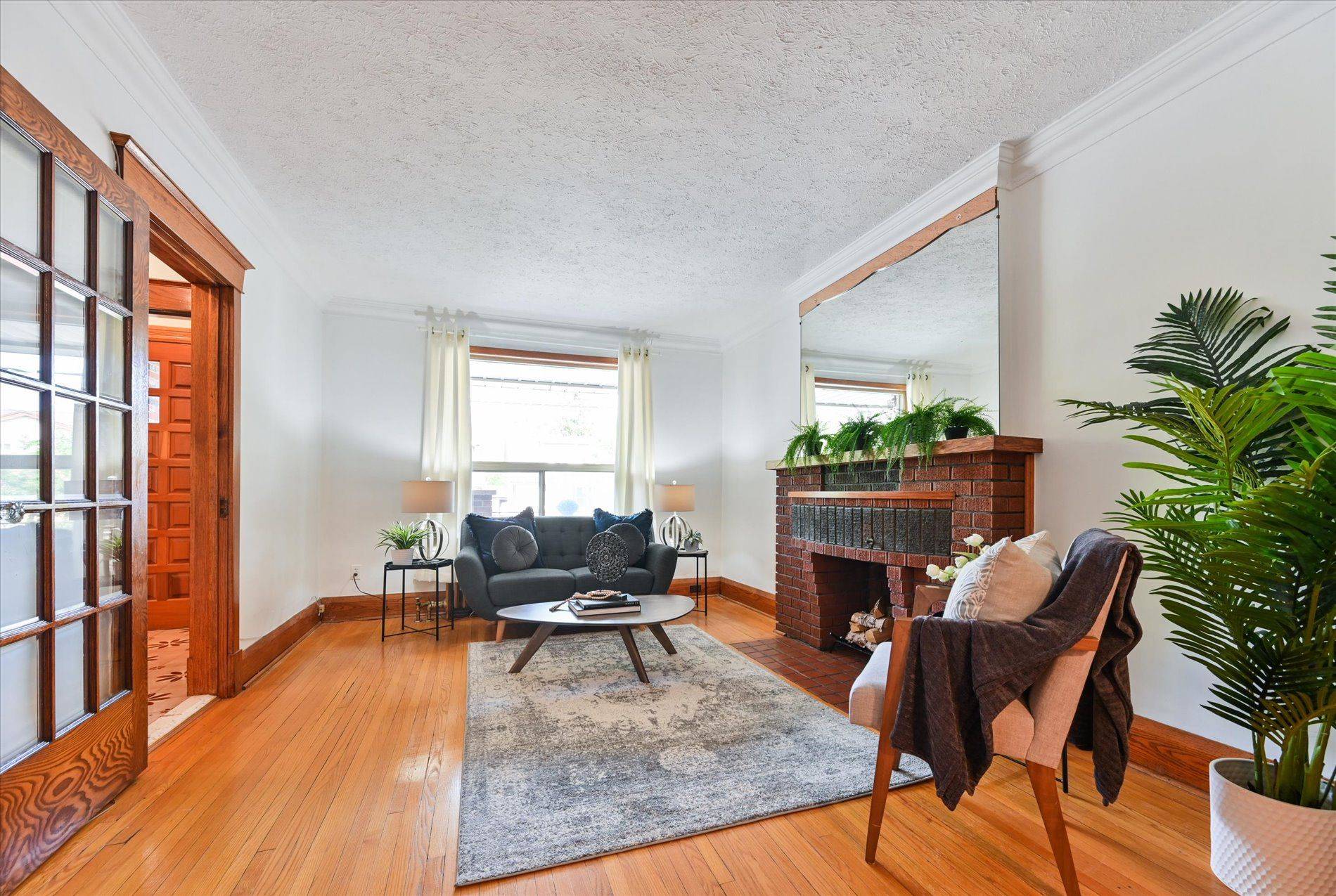 Toronto E03, ON M4C 3E2,790 Coxwell AVE