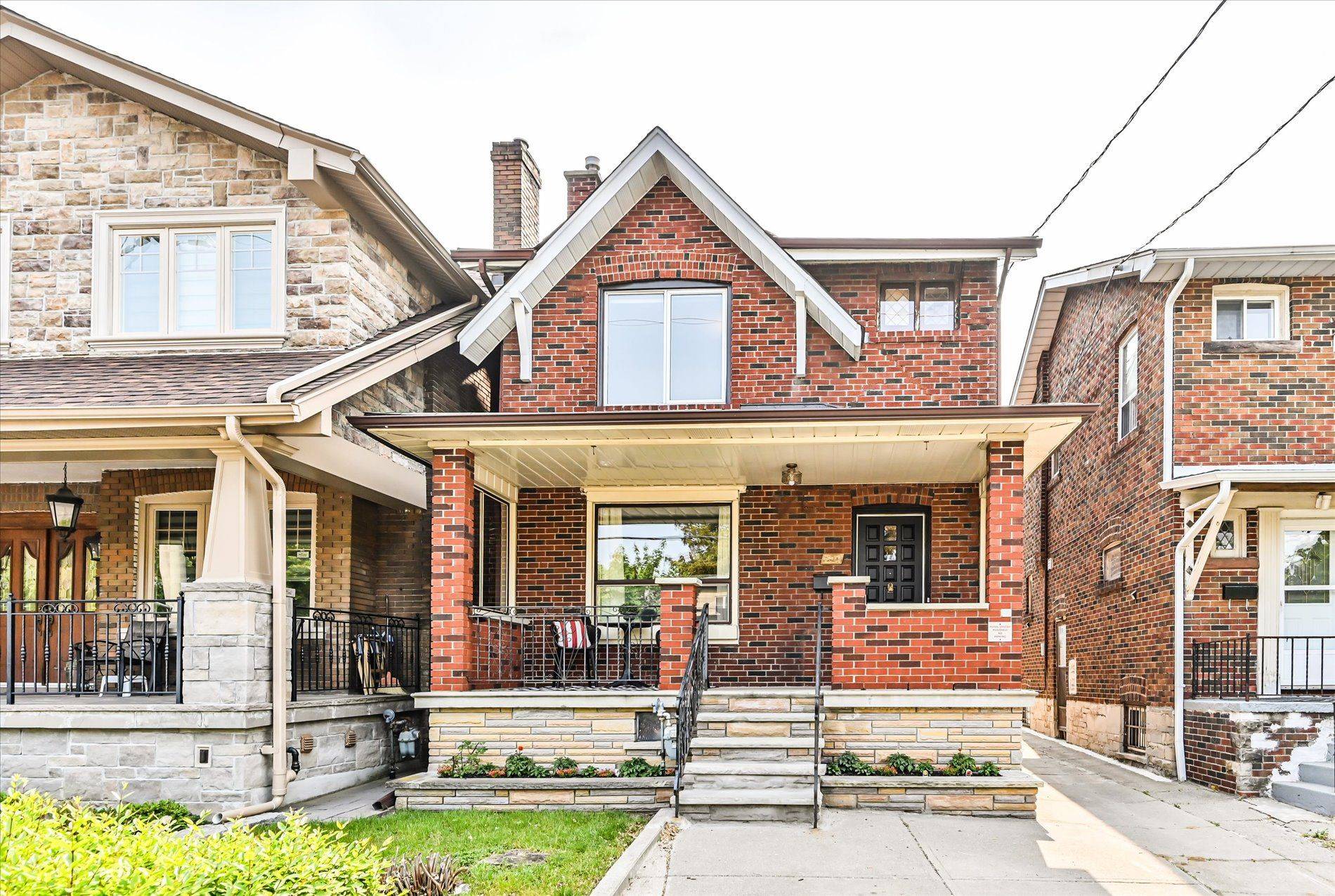 Toronto E03, ON M4C 3E2,790 Coxwell AVE