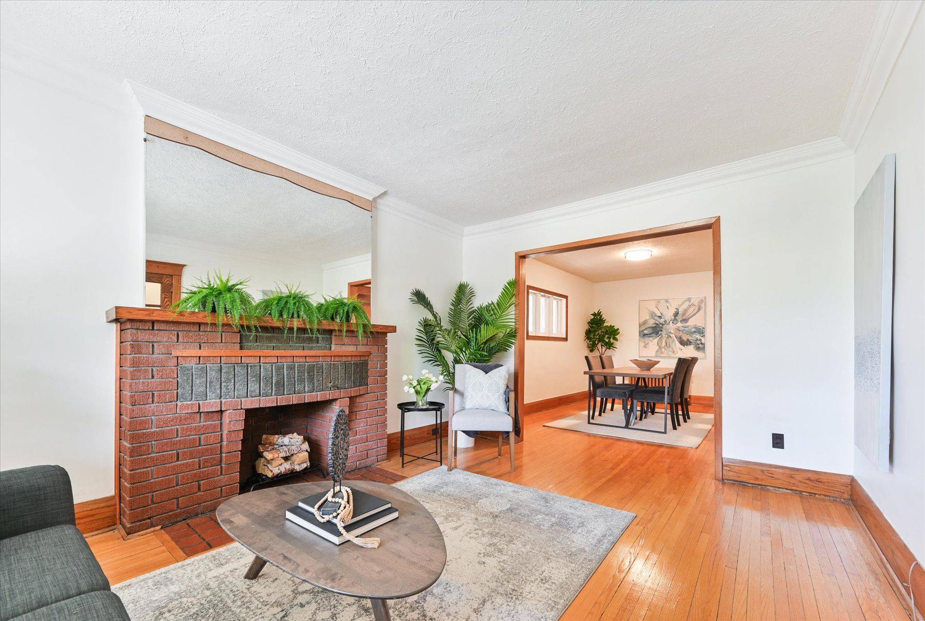 Toronto E03, ON M4C 3E2,790 Coxwell AVE