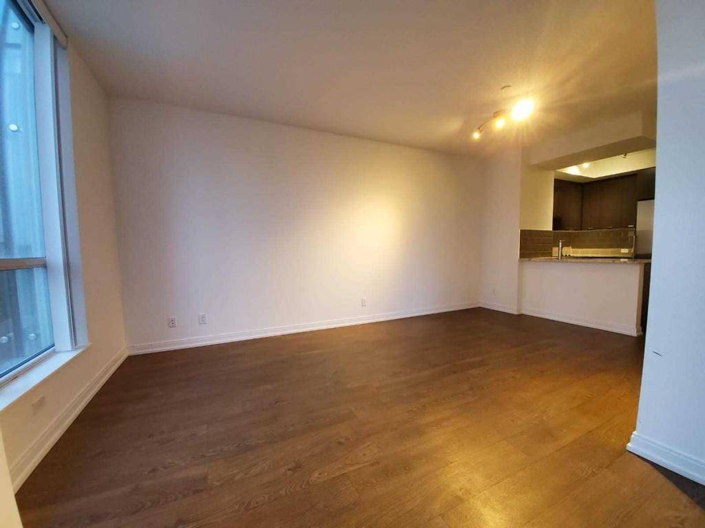 Toronto E07, ON M1S 0L3,255 Village Green SQ #204