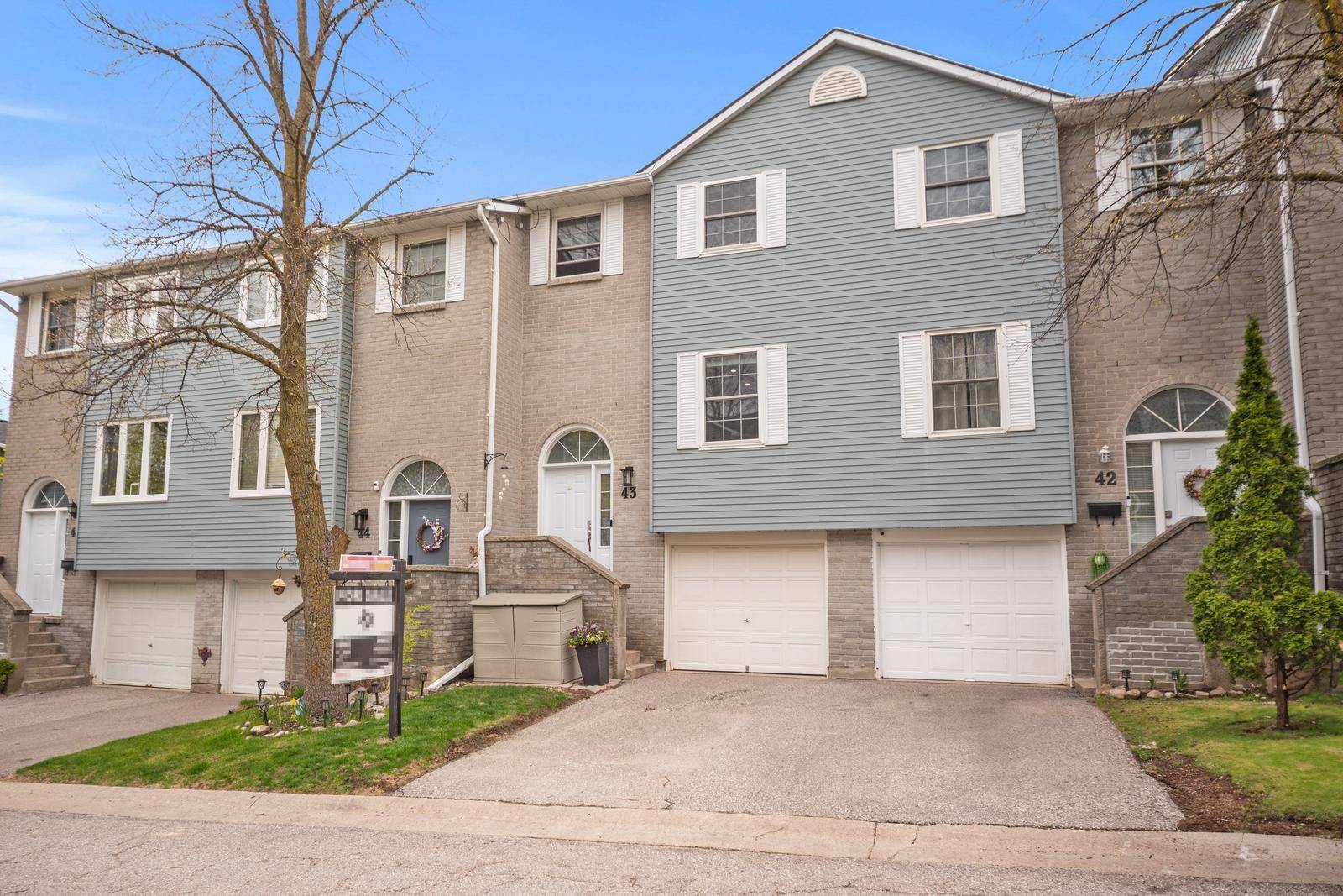 43 Harmony CIR, Bradford West Gwillimbury, ON L3Z 2T9