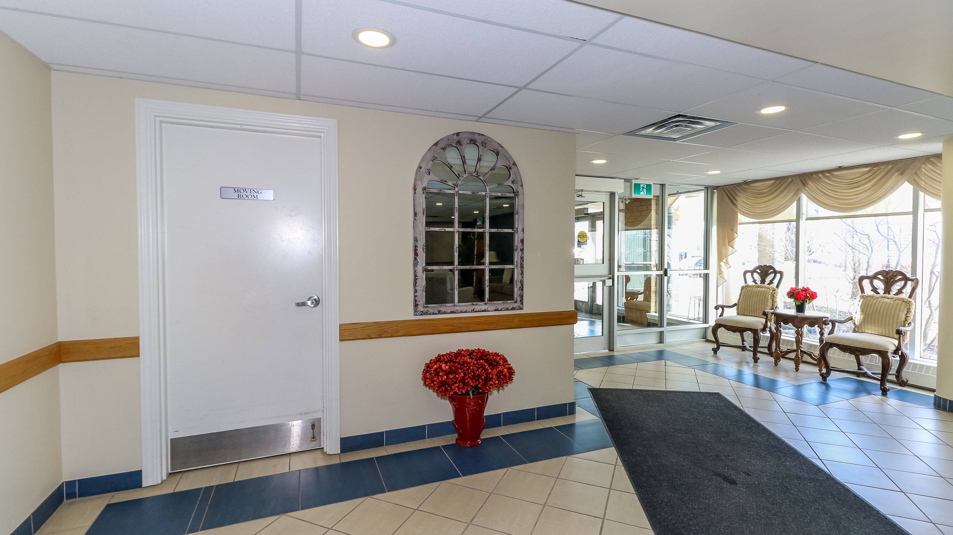 Barrie, ON L4N 0M3,90 Dean AVE #109