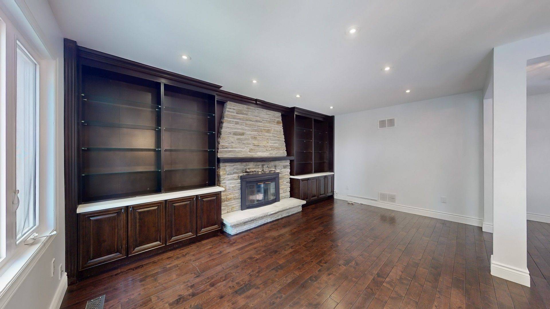 Mississauga, ON L5H 3R6,1483 Royal Oaks RD