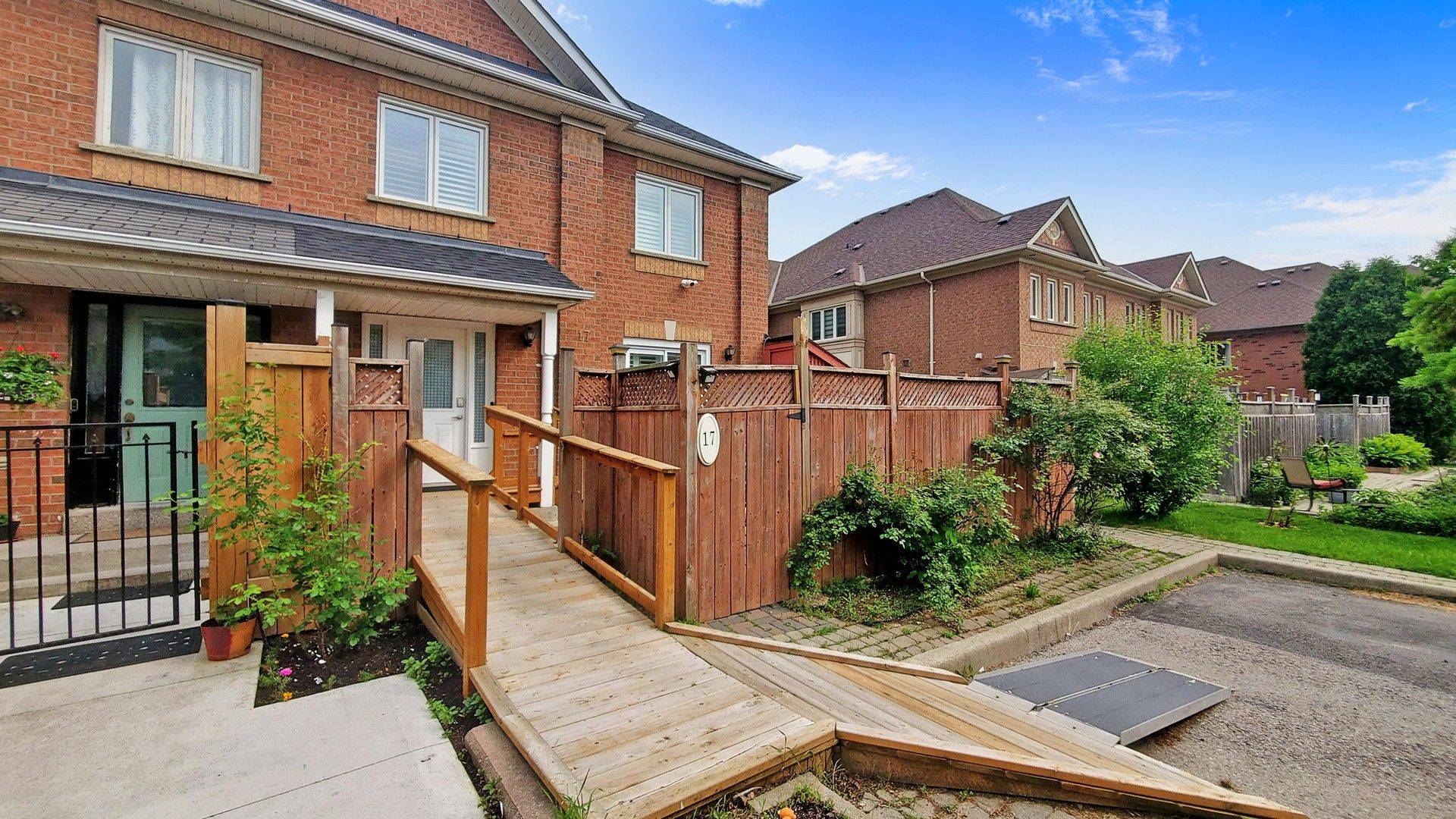 Brampton, ON L6V 4K3,17 Pressed Brick DR