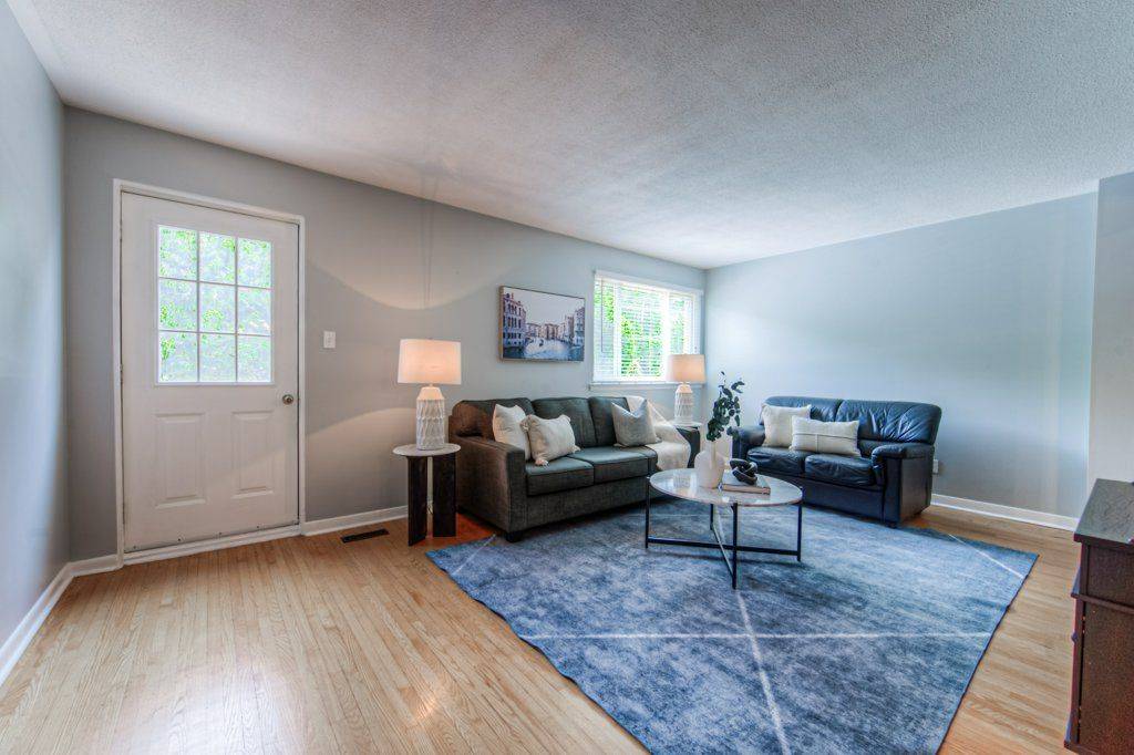 Burlington, ON L7L 3T1,5503 Schueller CRES