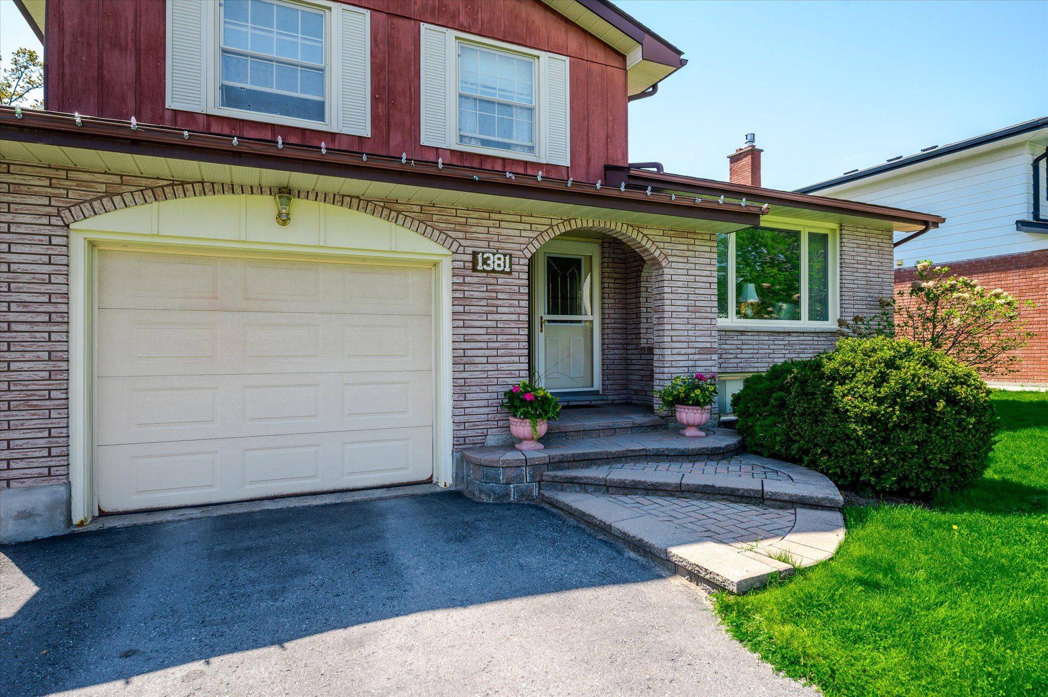Peterborough West, ON K9J 7N1,1381 Heather LN