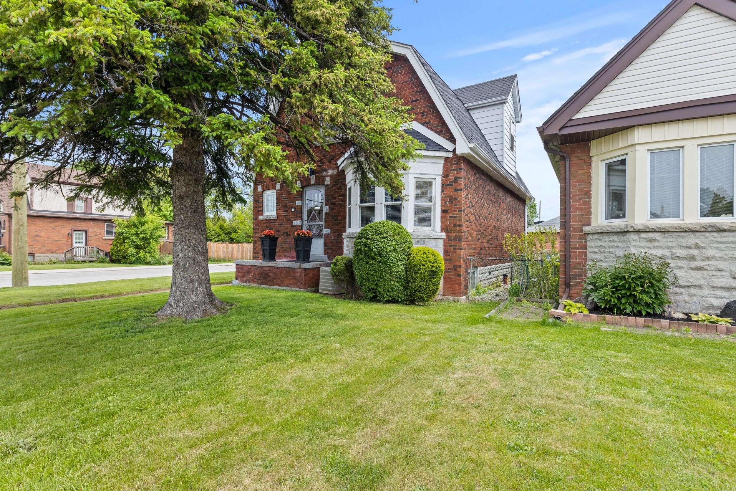 Hamilton, ON L8K 2Y1,29 Barons AVE S