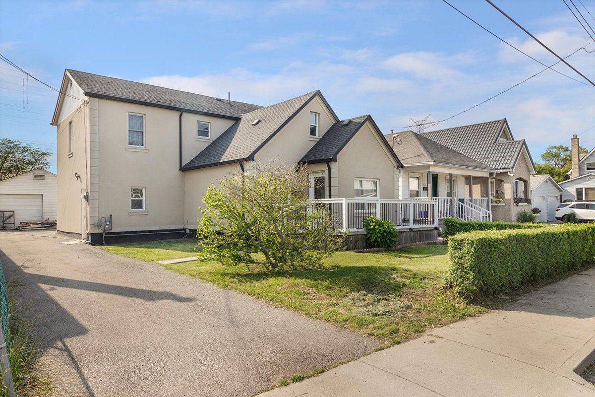Hamilton, ON L8H 5N1,233 Normanhurst AVE