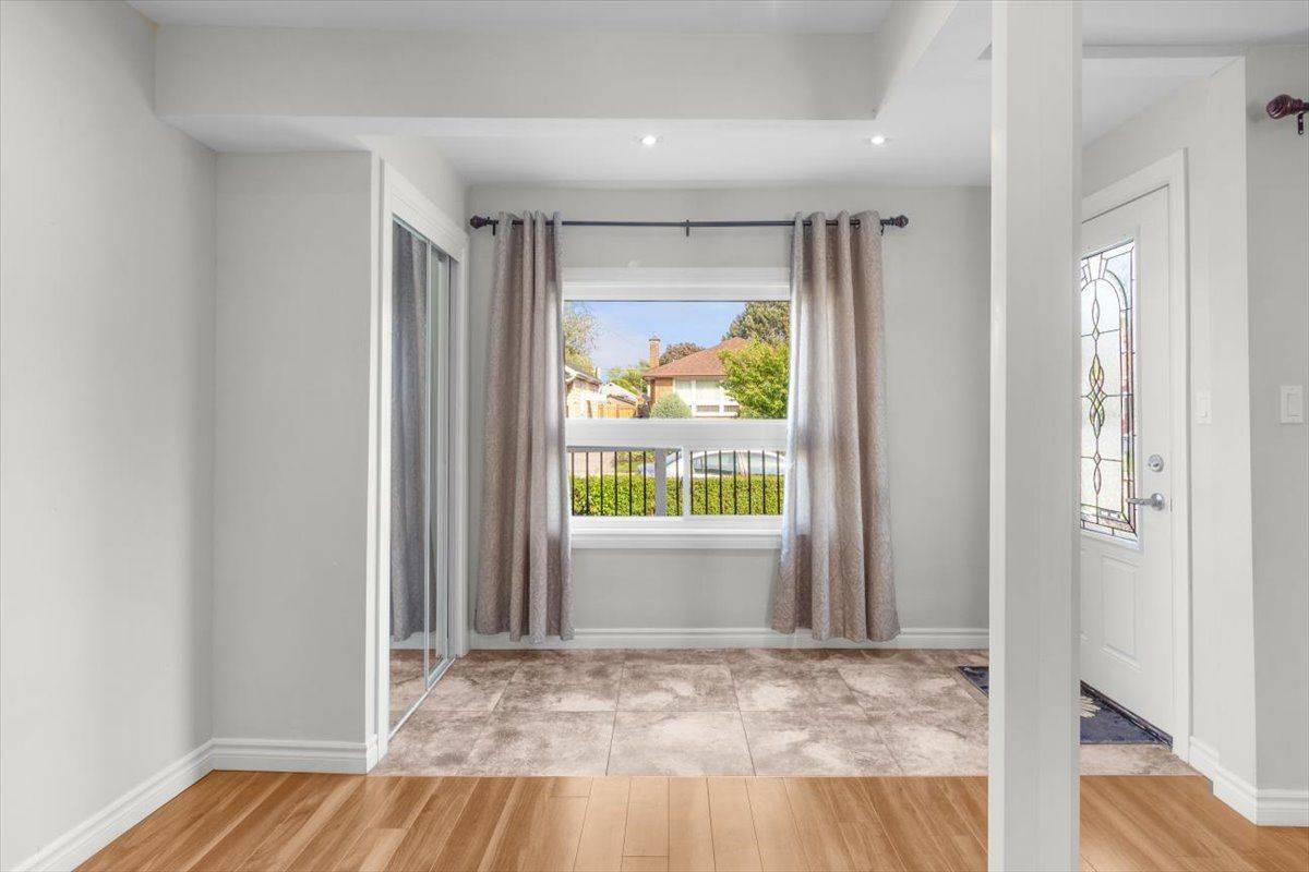 Hamilton, ON L8H 5N1,233 Normanhurst AVE