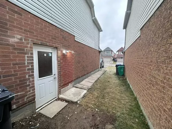 Brampton, ON L6R 1X4,1 Squirreltail WAY #Bsmt
