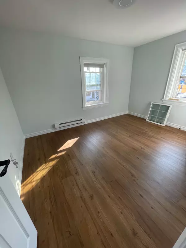 Mississauga, ON L5M 1L6,215 Queen ST S #215 B