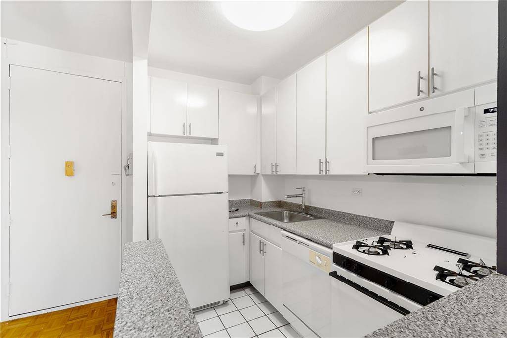 Brooklyn, NY 11235,3111 Ocean Pkwy #9J