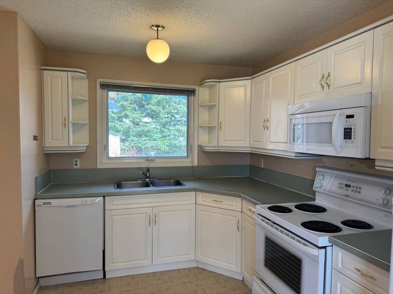 Grande Cache, AB t0e0y0,10342 99 AVE